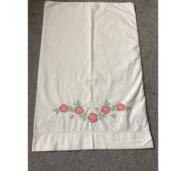 Single Pillowcase Handmade Floral Needlepoint Embroidered 18x29 Vintage Case - Picture 9 of 10